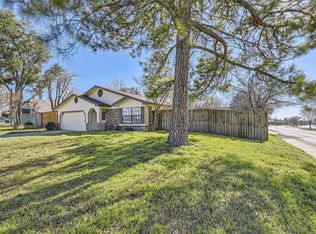 2200 Sequoia Ln, Bedford, TX 76021