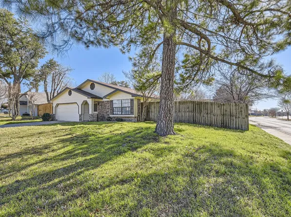 2200 Sequoia Ln, Bedford, TX 76021