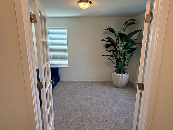 5th image of 666 E Bluff Cir