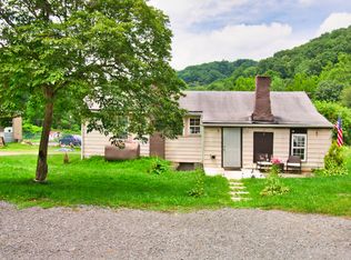 104 Ecker Ln, Cheswick, PA 15024