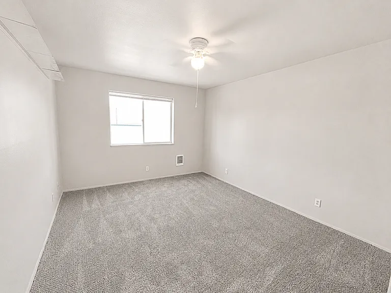 2950 NE Nikki Ct #D — Photo 21