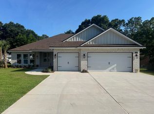 18 Walnut Ave, Shalimar, FL 32579