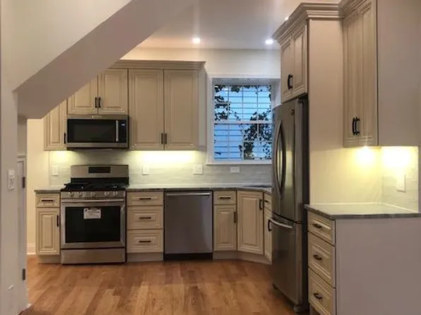 9 Ashton Pl #A, Cambridge, MA 02138