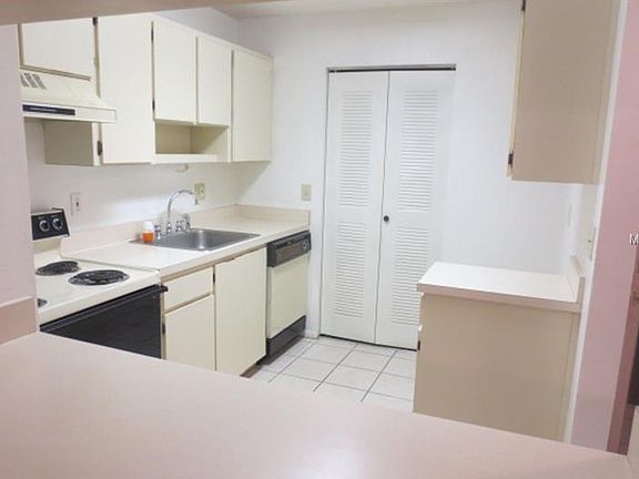 3rd image of 6010 Laketree Ln APT O
