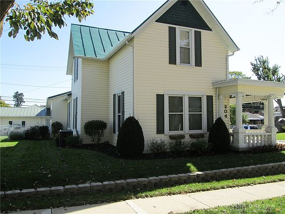 4th image of 204 N Main St