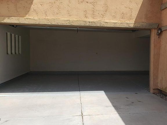 3rd image of 1419 E Holiday Dr