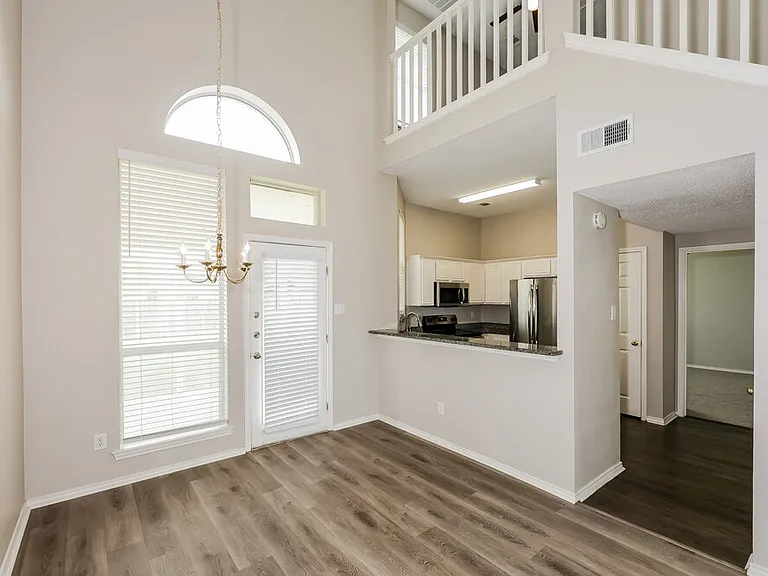 300 Stone Creek Blvd — Photo 7