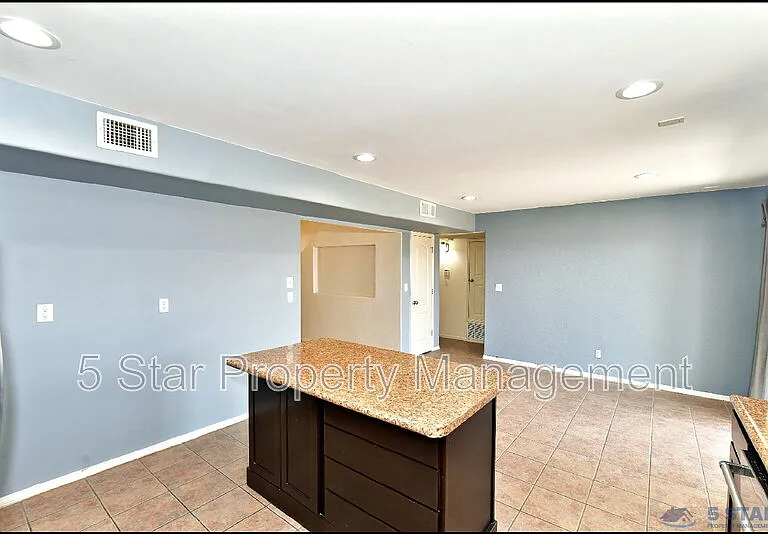 6372 Franklin Ridge Dr — Photo 17