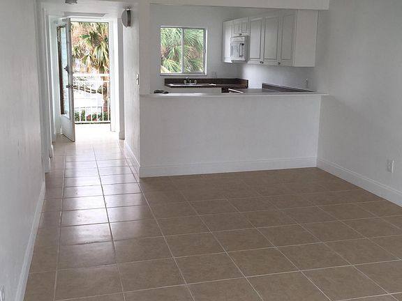 3rd image of 601 S Indian River Dr APT 9