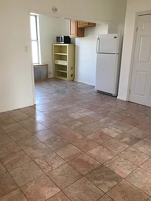 Rented by Halvatzis Realty | media 16