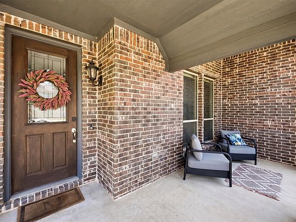 3rd image of 813 Lake Cove Dr