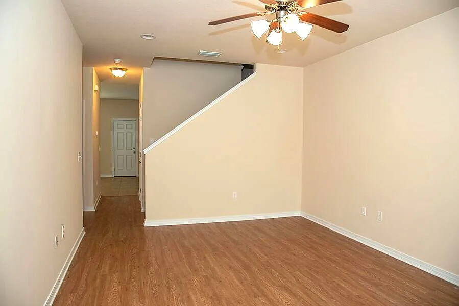 Building Photo - 1469 Bentley Cir
