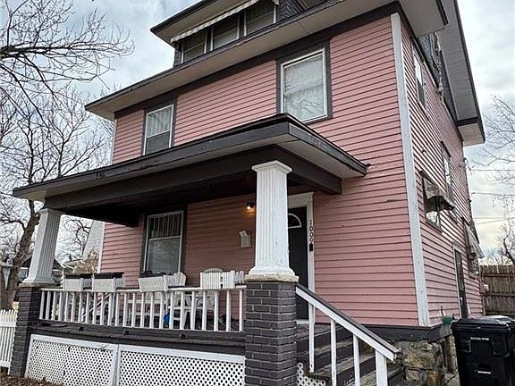 2nd image of 1009 SW Huntoon St
