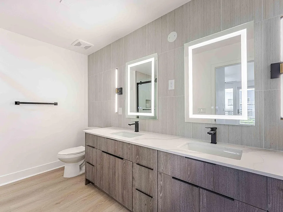 Ariva, San Diego, CA, Premium