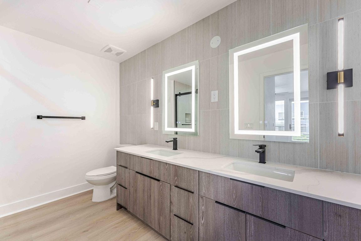 Ariva, San Diego, CA, Premium