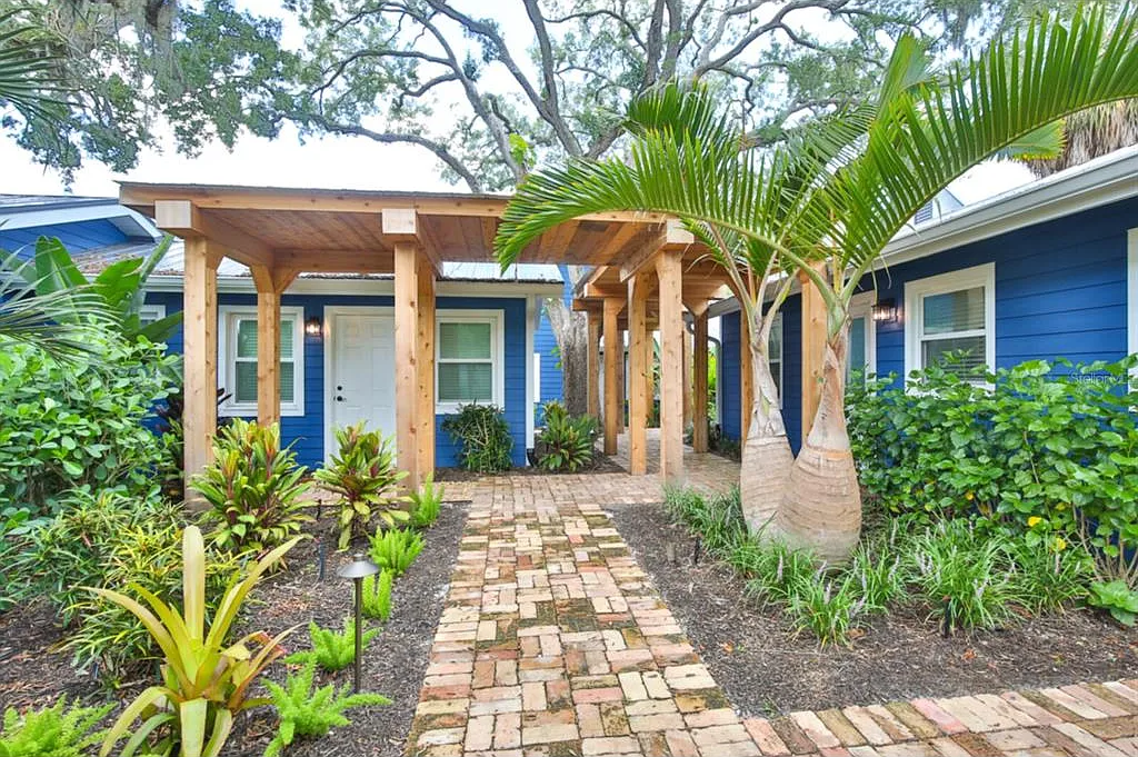 1 bed, 1.0 bath, 806 sqft, $1,995 — Photo 2
