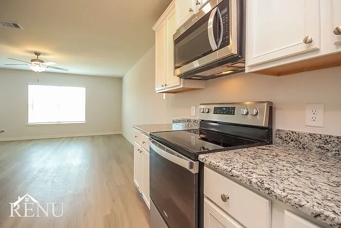 3 bed, 2.0 bath, 1414 sqft, $1,675 — Photo 3