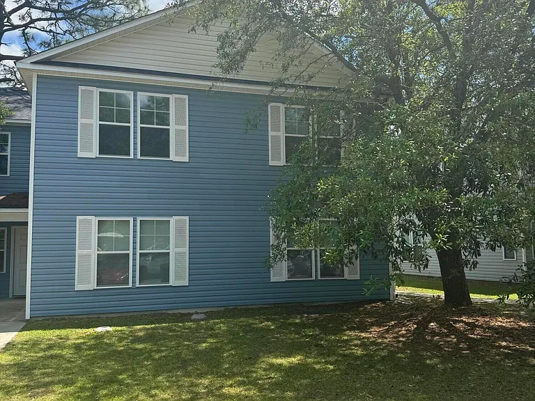 214 Jordan Ln — Photo 1