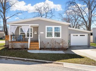 71 Parkwood Rd, Elgin, IL 60123