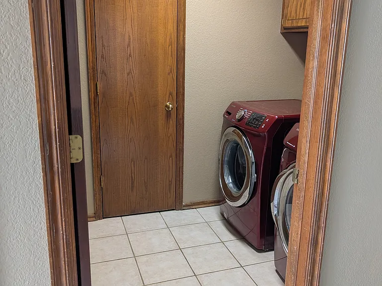 2813 Victoria Dr — Photo 22