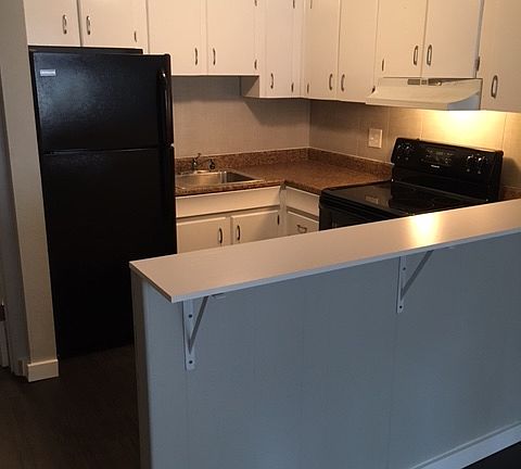 2nd image of 525 Penn St APT 203