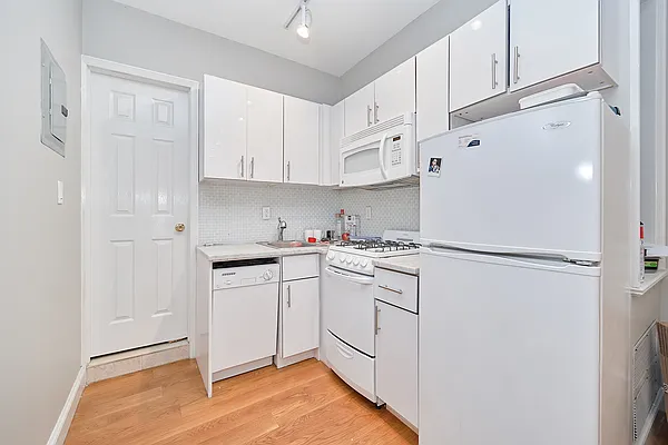 Rented by Living New York | media 3