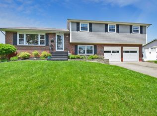 1817 Easthill Dr, Bethlehem, PA 18017