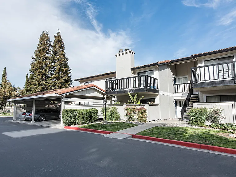 Foothill - Twin Creeks Condos — Photo 22