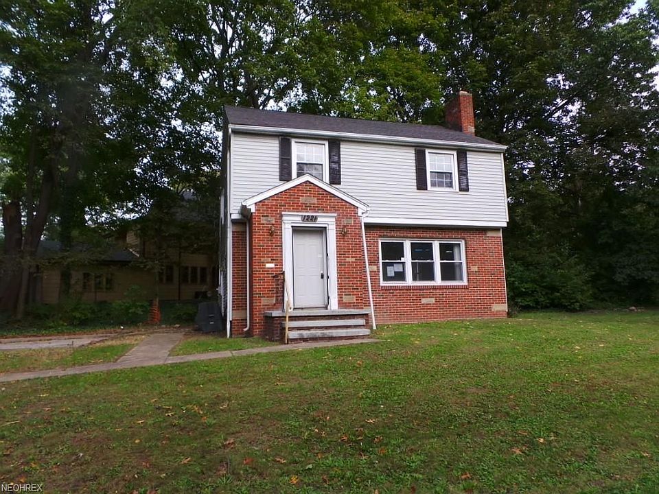1st image of 1221 Delia Ave