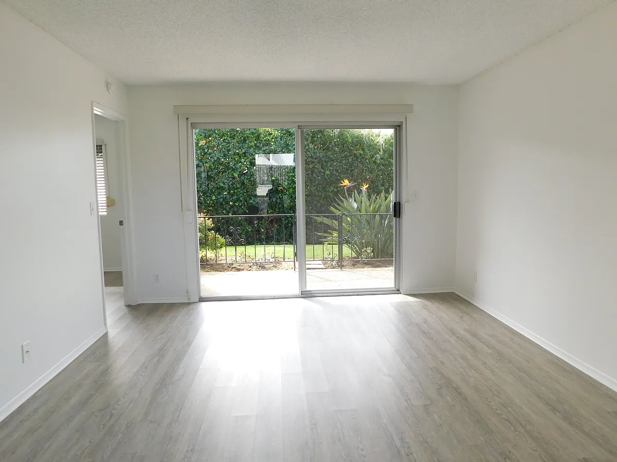 Building Photo - 1510 Eucalyptus Hill Rd #A2