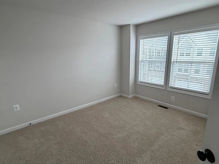 4105 Bolton Ct — Photo 31