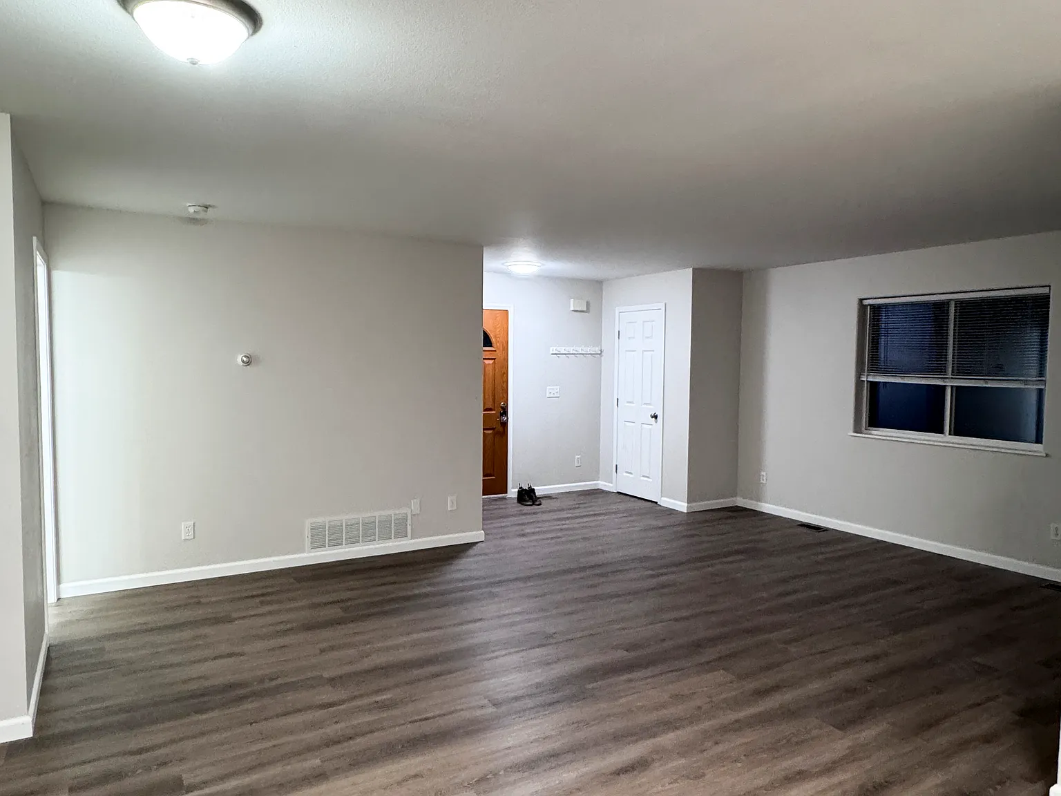3 bed, 1.5 bath, 1425 sqft, $2,395 — Photo 4
