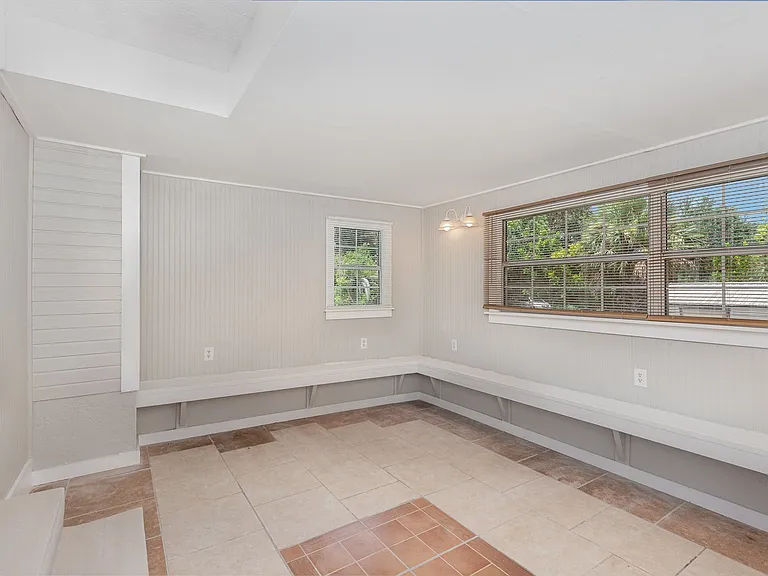 2620 Redwood Ave — Photo 12