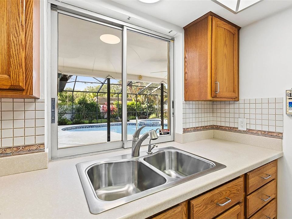 1st image of 2239R Willowbrook Dr