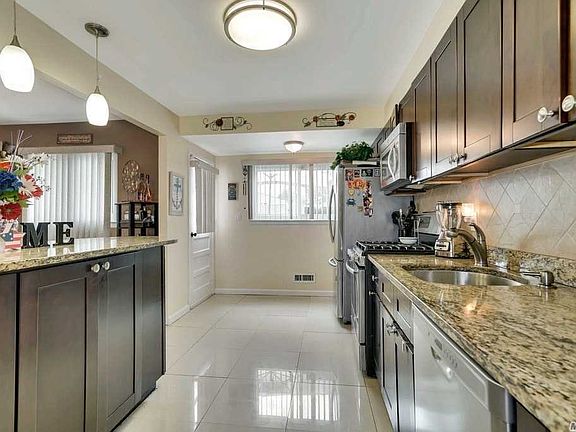 4th image of 349 W 19th St