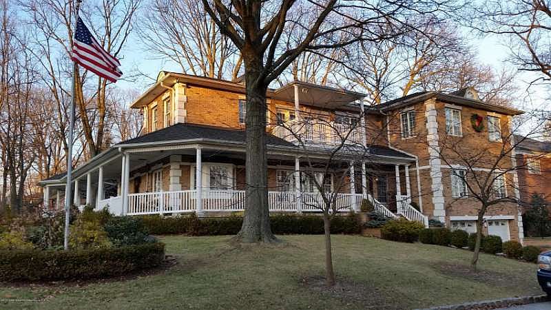 1st image of 751 Metropolitan Ave