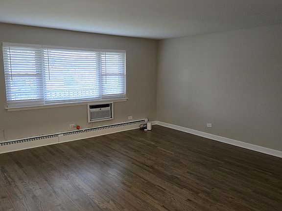 3rd image of 1817 W Touhy Ave #2D