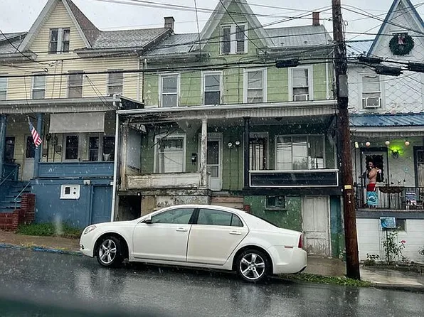 835 W Walnut St, Coal Township, PA 17866