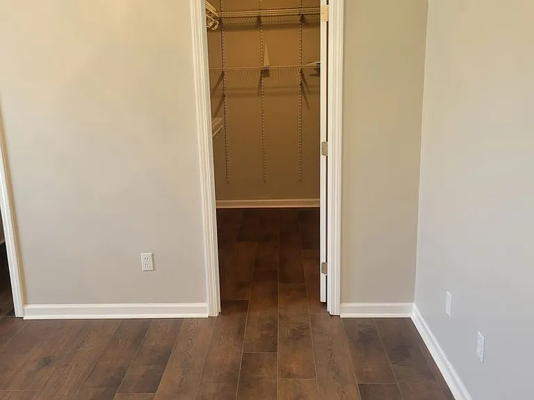 134 Liverpool Cv — Photo 35