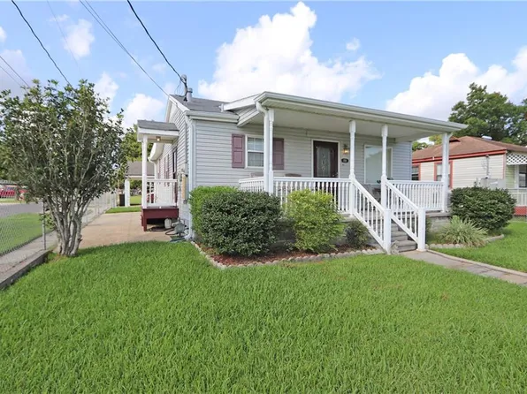220 E Urquhart St, Chalmette, LA 70043