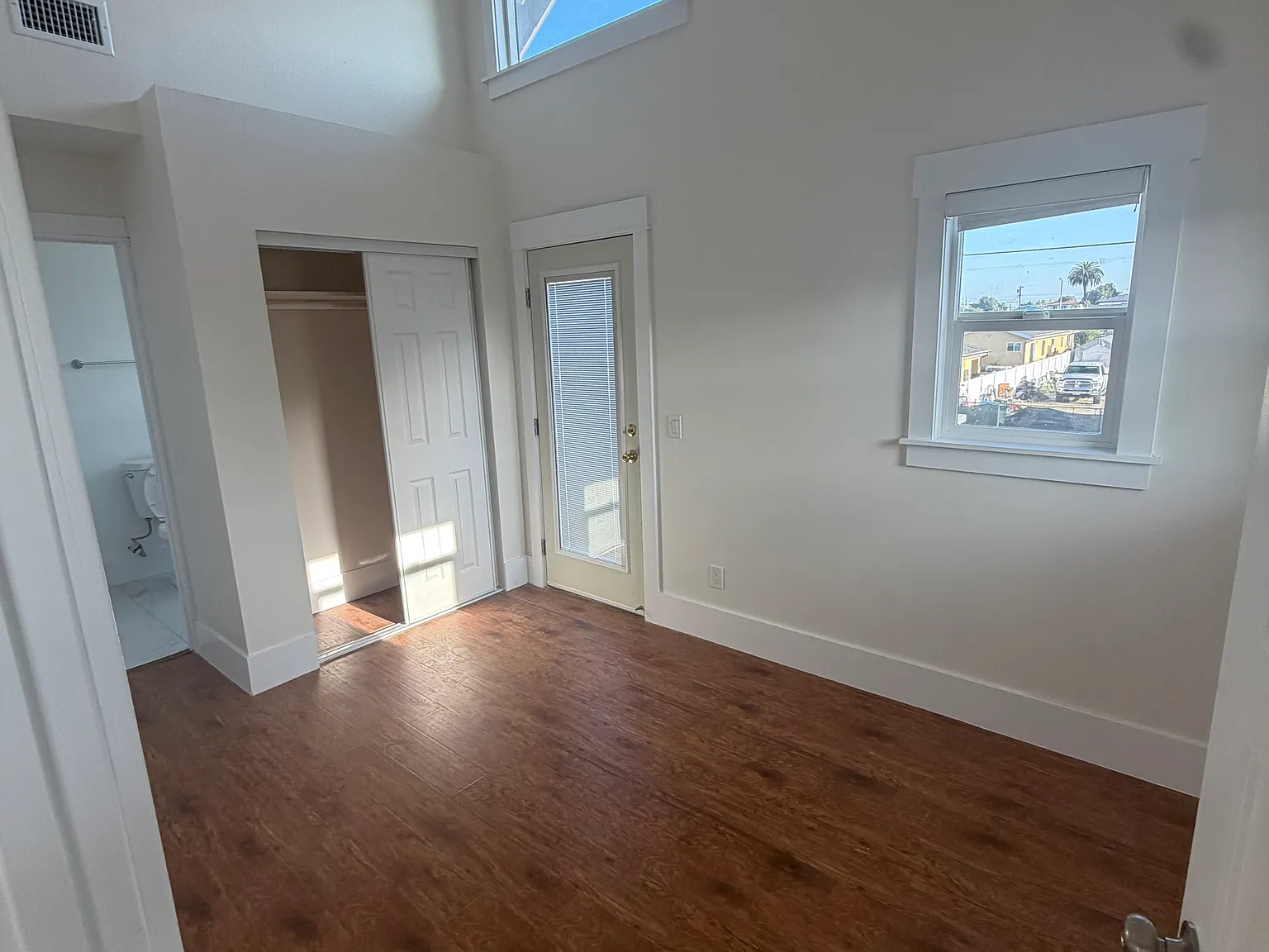 2 bed, 2.5 bath, 925 sqft, $3,500 — Photo 4