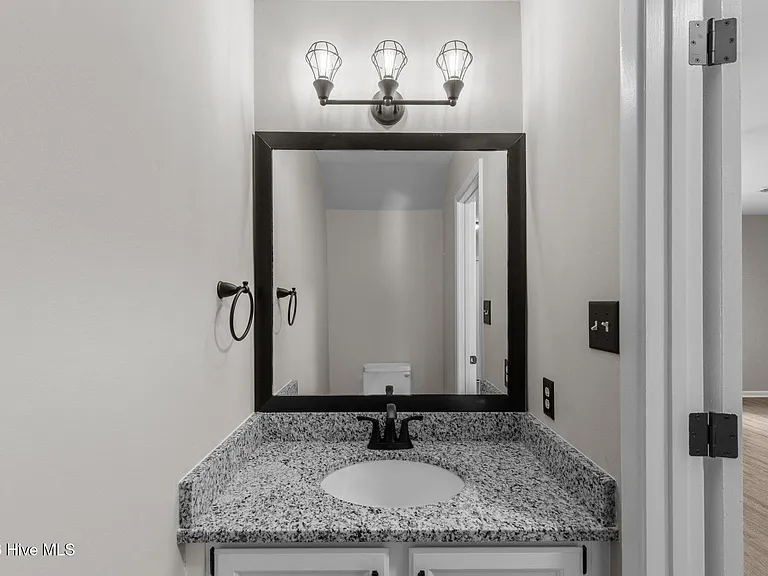 L48 Port West Ct #4D — Photo 6