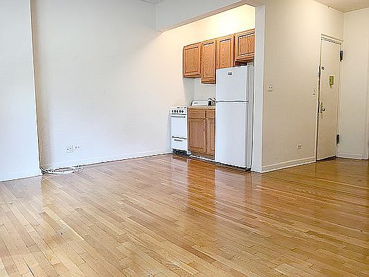 2nd image of 239 E 39th St APT 3F