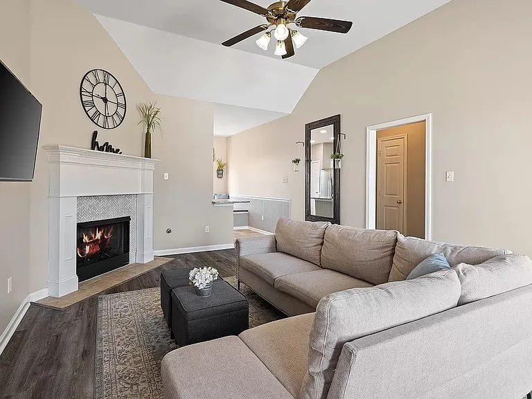 980 Nesting Wood Cir E — Photo 11