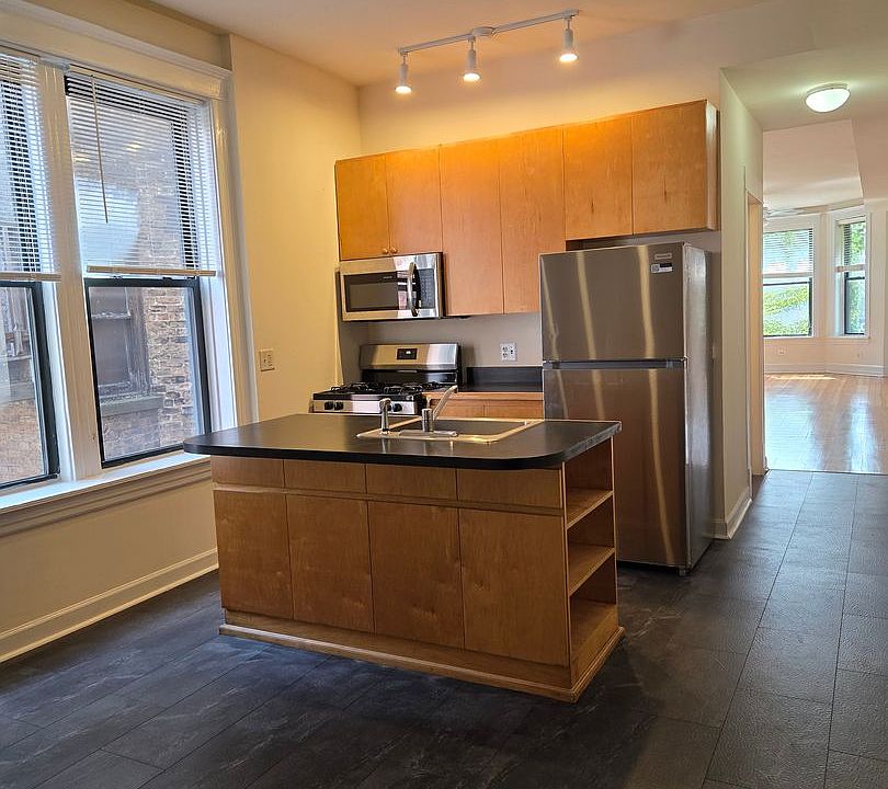 1st image of 2009 N California Ave APT 2F