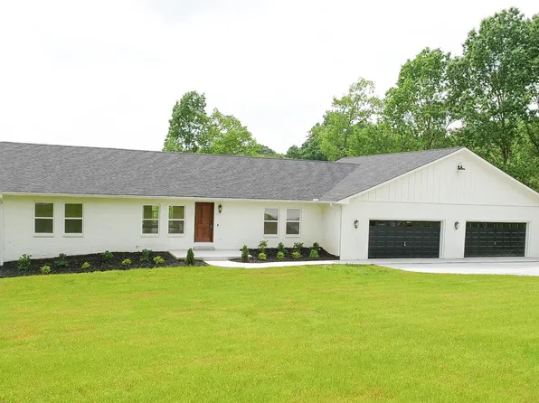 860 Shawnee Dr, Jacksboro, TN 37757