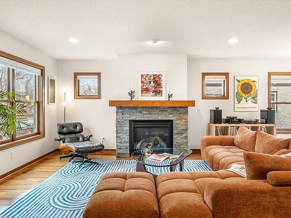 4th image of 3106 E 53rd St
