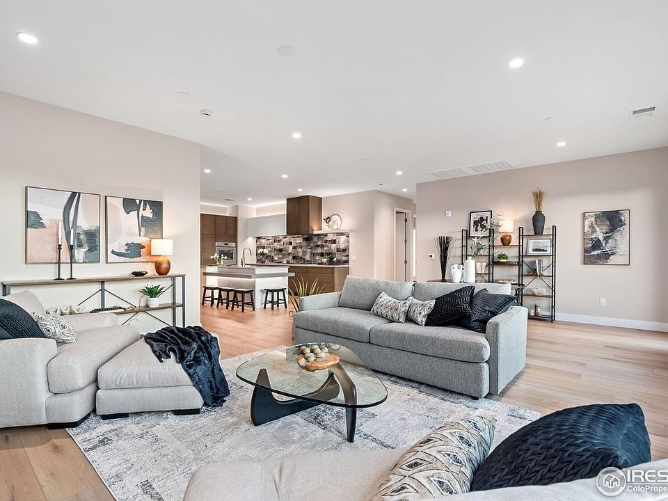 1st image of 205 E 6th St #401