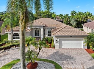 1807 Victoria Pointe Cir, Fort Lauderdale, FL 33327