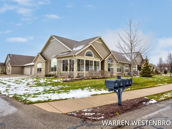 1213 Riverview Dr, Holland, MI 49423